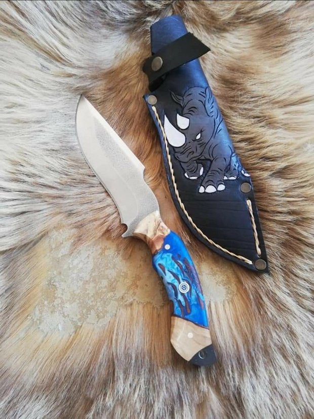 Handmade Bushcraft Knife with Artistic Sheath